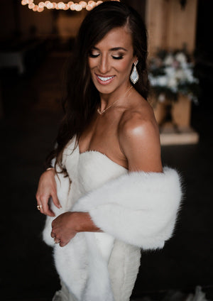 Light Ivory Faux Fur Shawl with Hooks & Eyes (Lilian Ivy07)