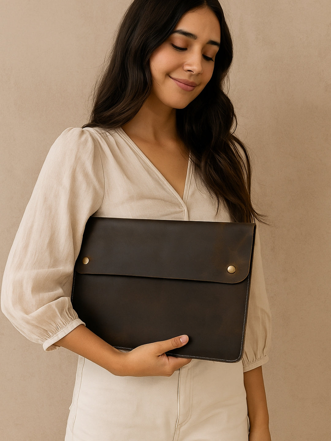 Classy Leather Bags MacBook Folio laptop sleeve in smooth leather, slim design with secure closure for MacBook protection.