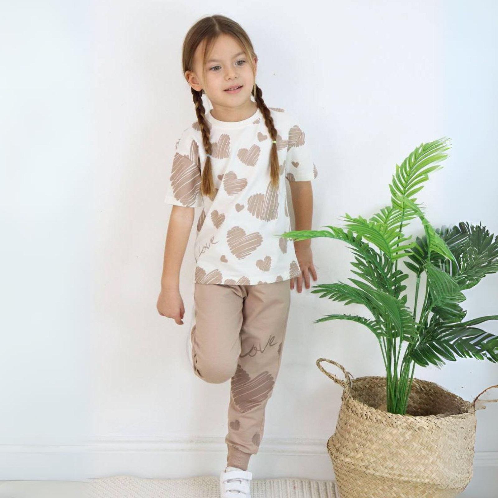 Scribble Hearts Girls Joggers Set-2