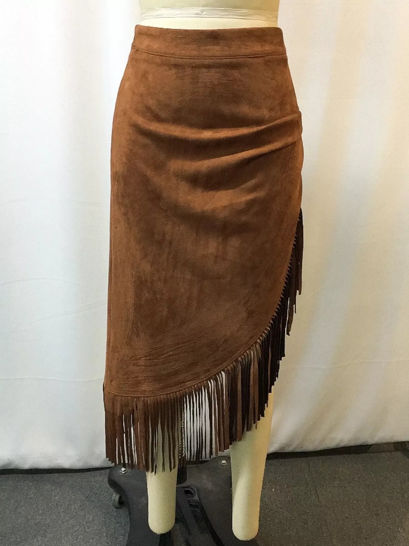 Full Size Suede Fringe Asymmetric Skirt Plus Size - Farnelli