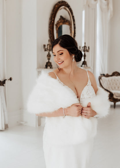Ivory Bridal Faux Fur Shawl (Lilian Ivy07)