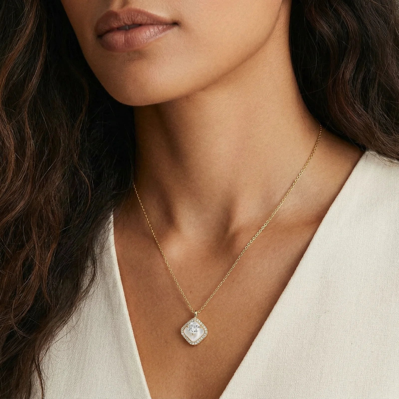 Golden Halo Pearl Pendant - Farnelli
