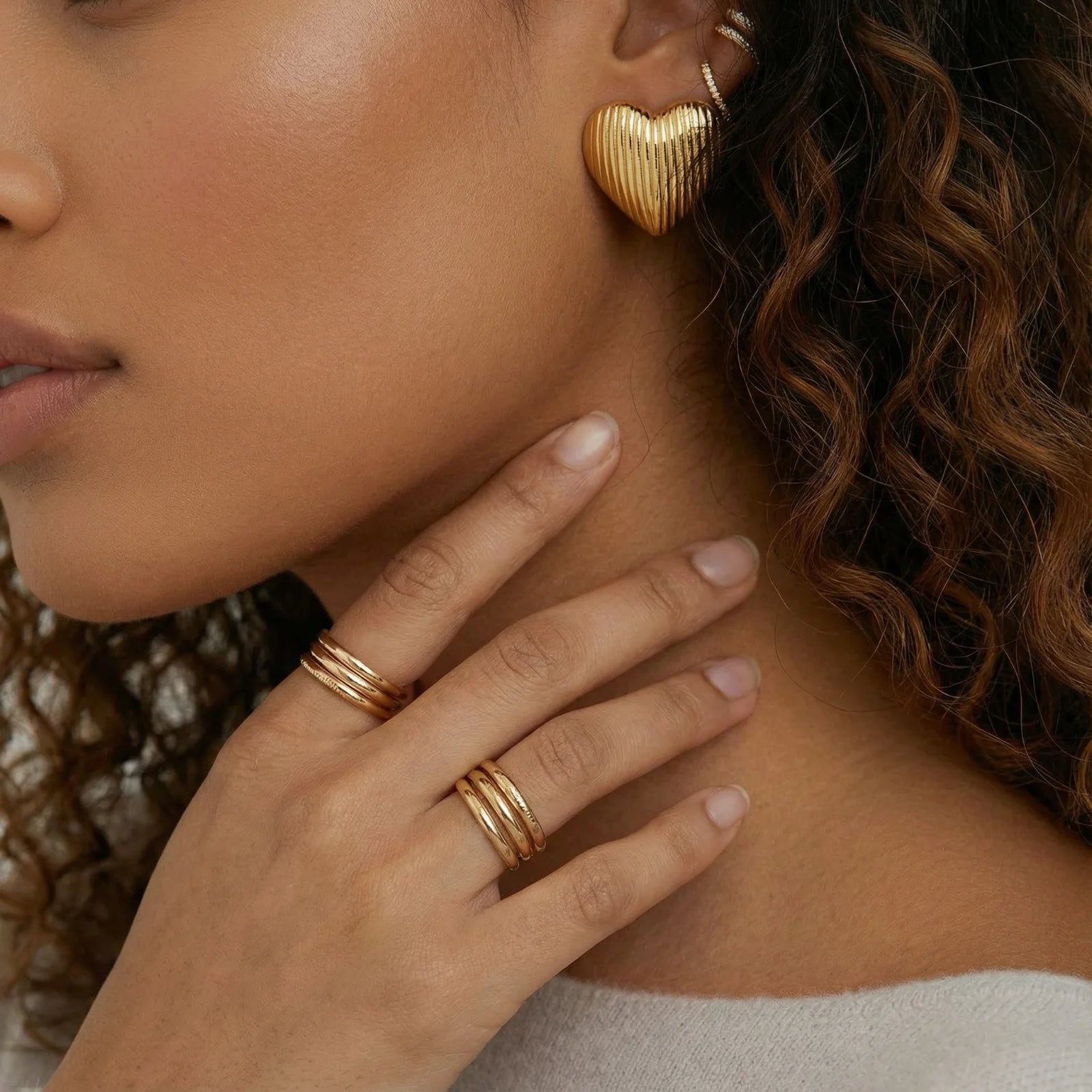 Textured Heart Stud Earrings - Farnelli