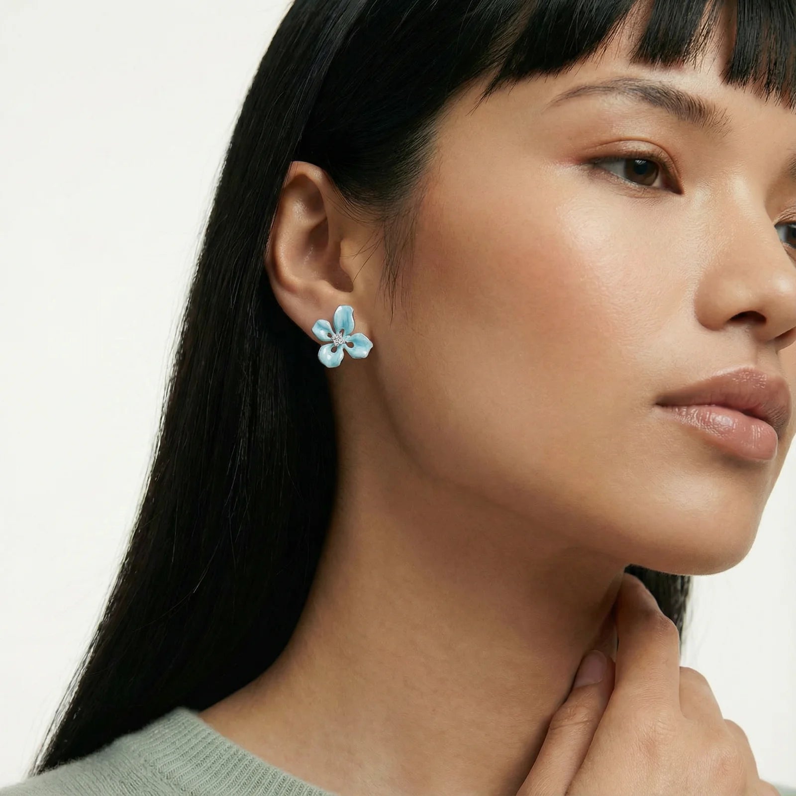 Azure Bloom Studs - Farnelli