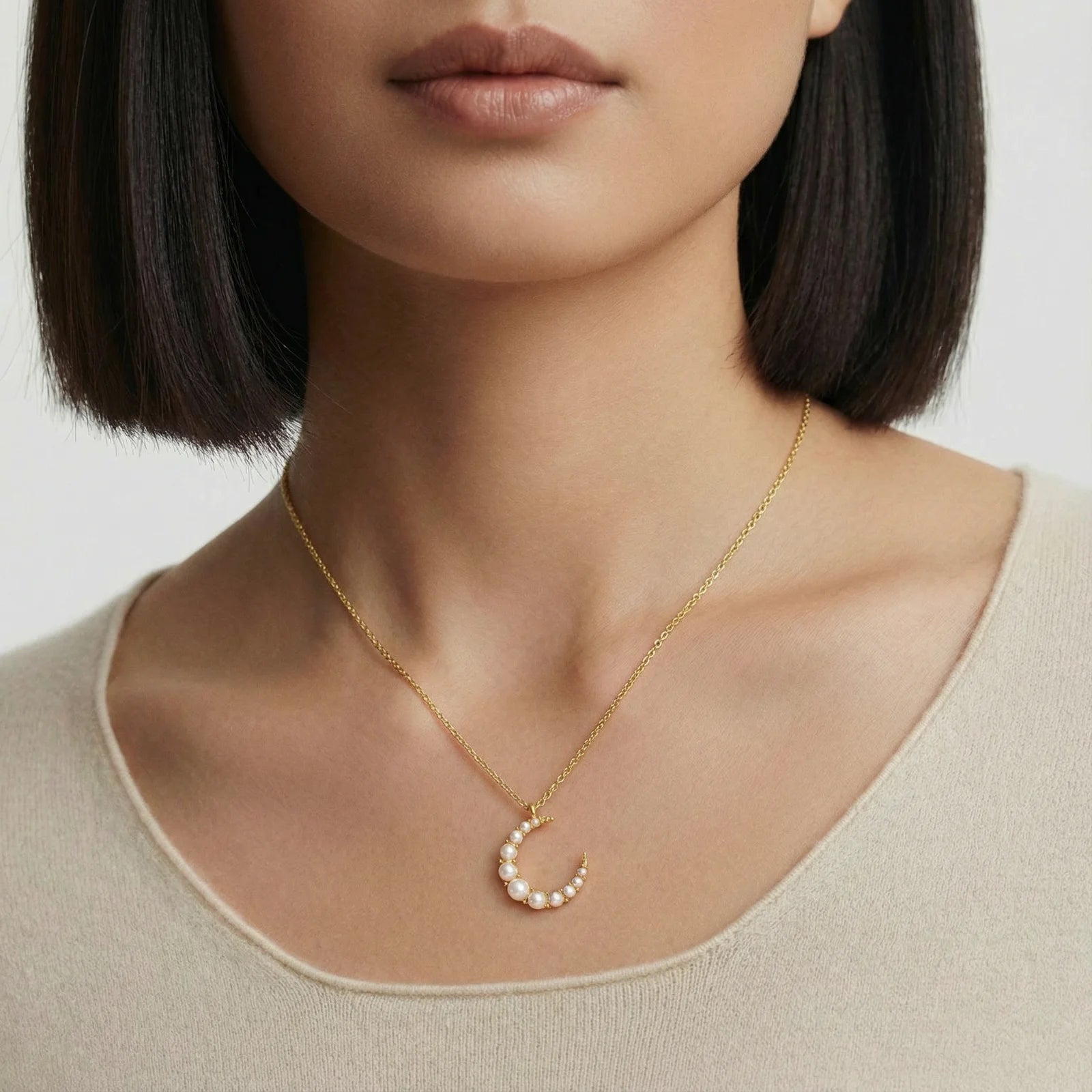 Luna Pearl Crescent Necklace - Farnelli