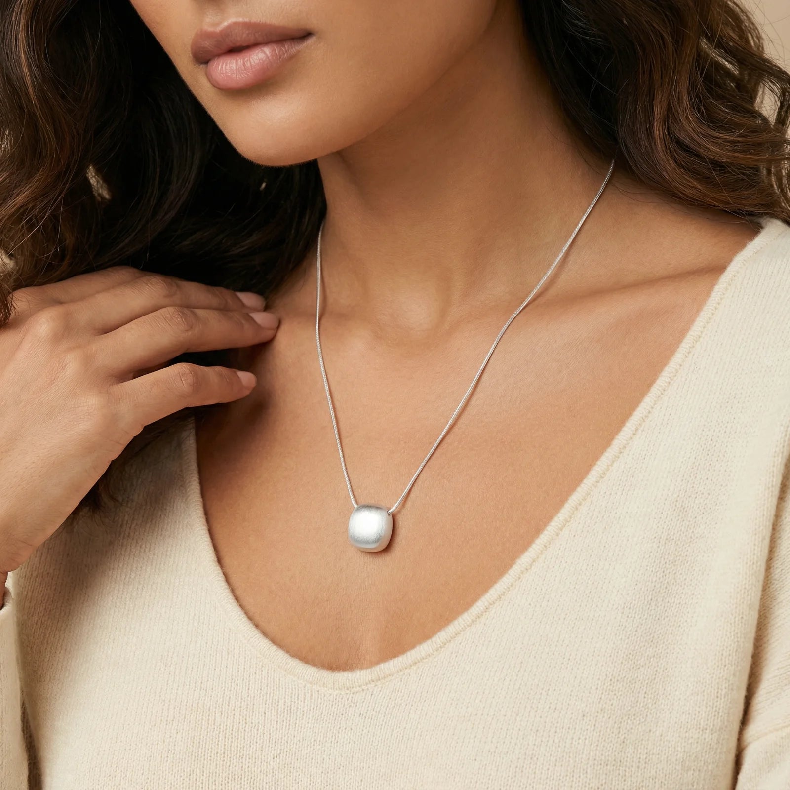 Brushed Silver Disc Necklace - Farnelli