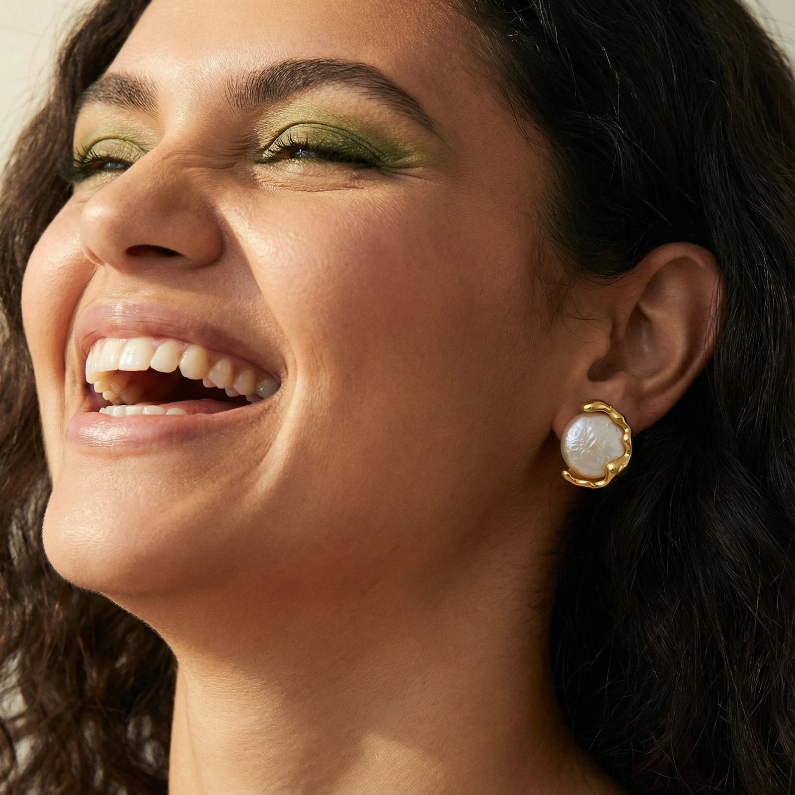 Pearl Embrace Studs - Farnelli