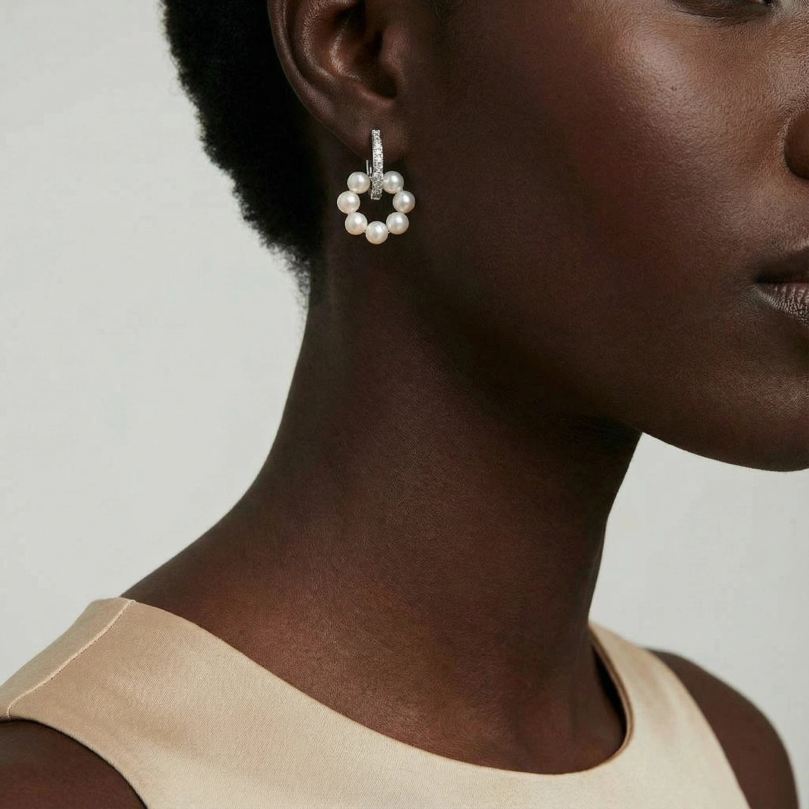 Pearl Cluster Huggie Hoops - Farnelli