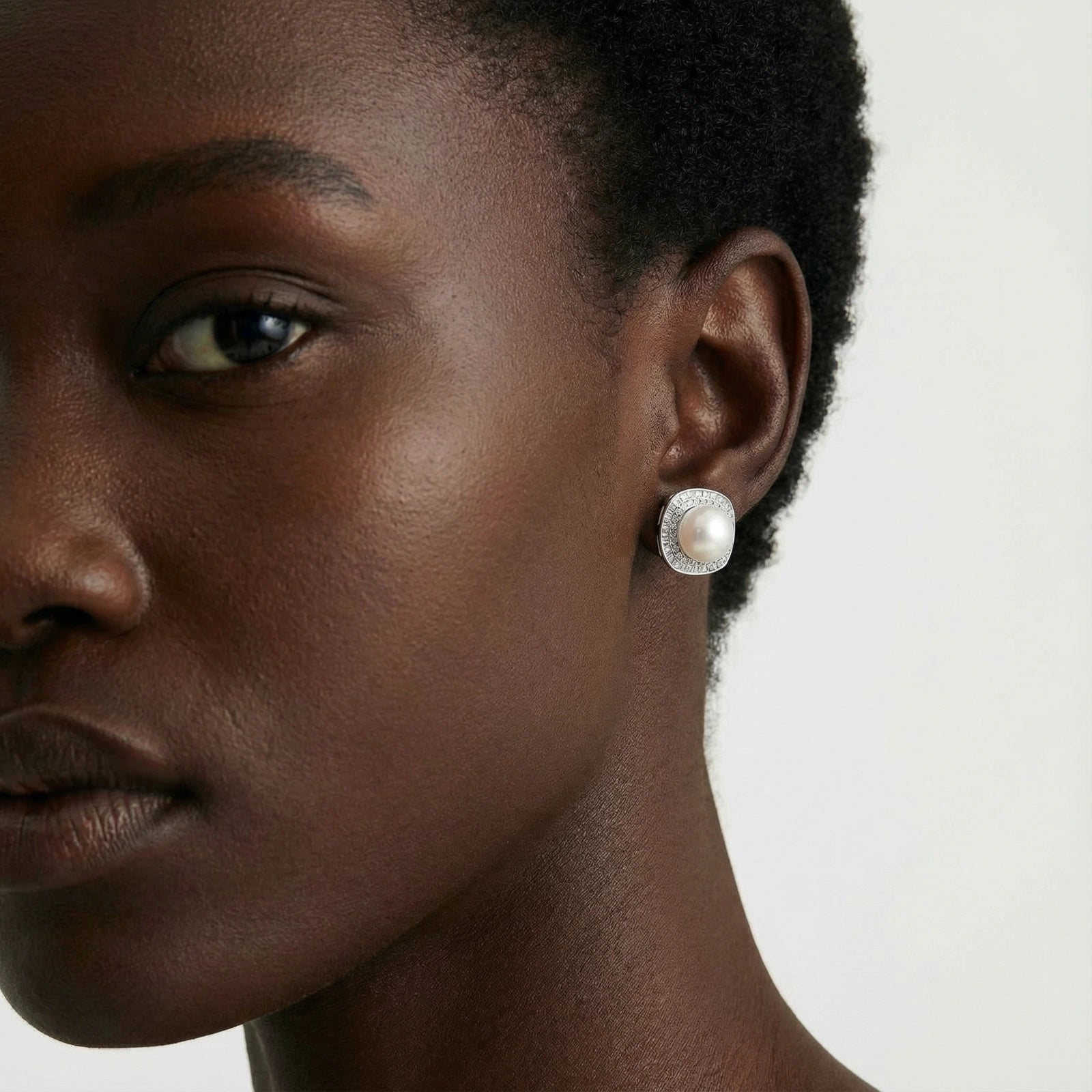 Halo Pearl Studs - Farnelli