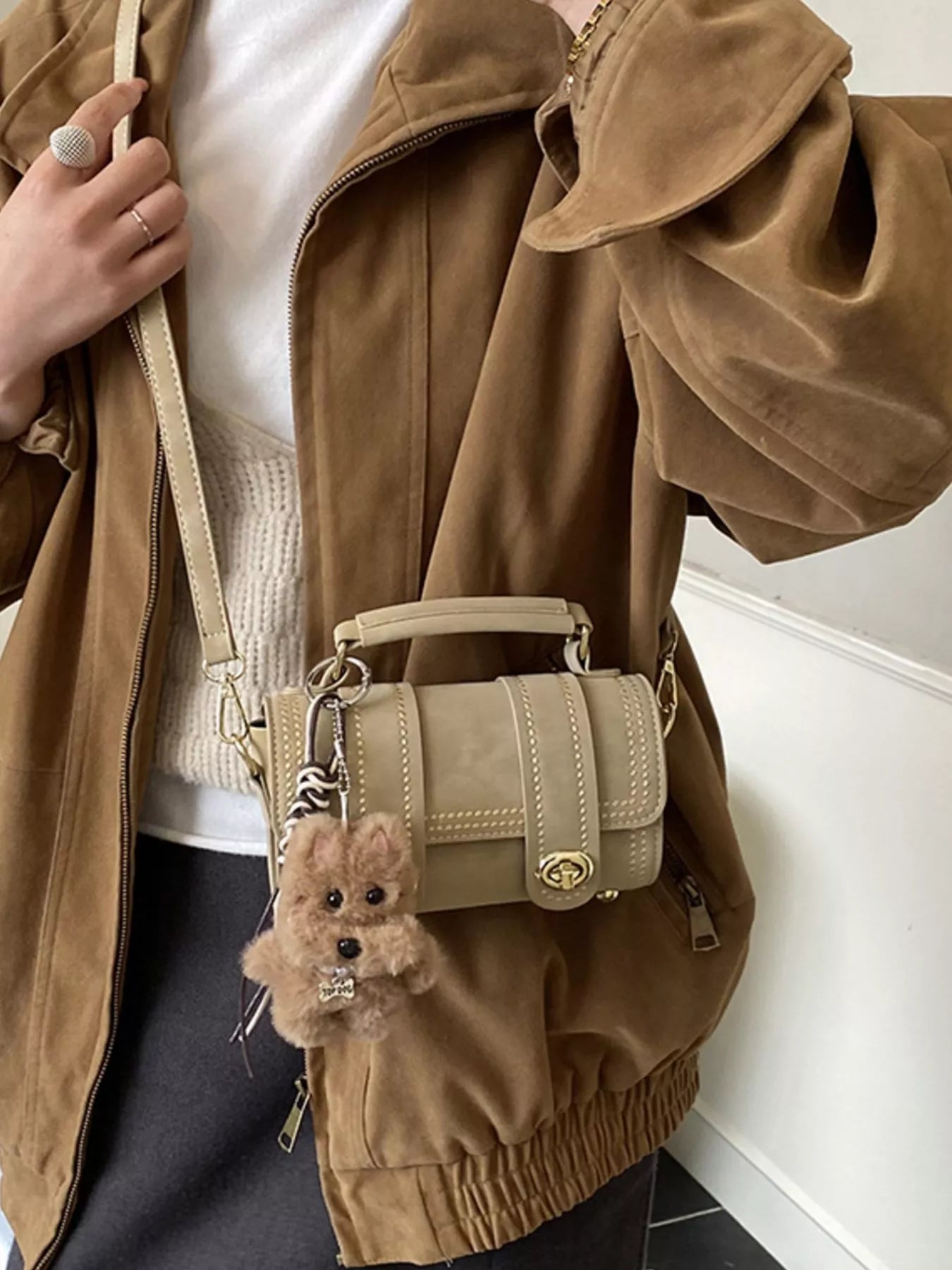 Barrel-Shaped Crossbody Bag - Farnelli
