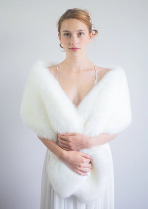 Light Ivory Faux Fur Shawl (Lilian Wht01)