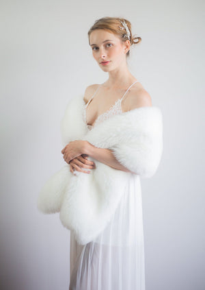 Light Ivory Faux Fur Shawl (Lilian Wht01)