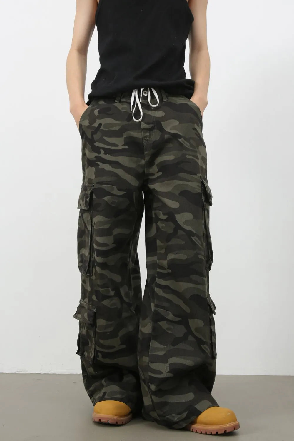 Men's Camouflage Wide Leg Jeans with Cargo Pockets - Farnelli