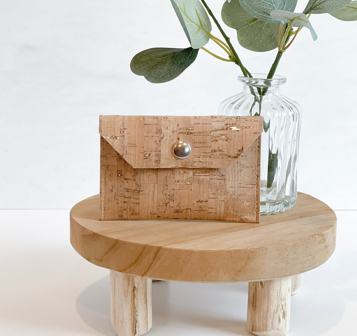 Carry Courage PETITE card wallet in a compact design