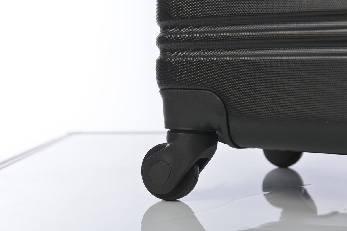 HouseOfZazla black hardside spinner luggage set with TSA lock