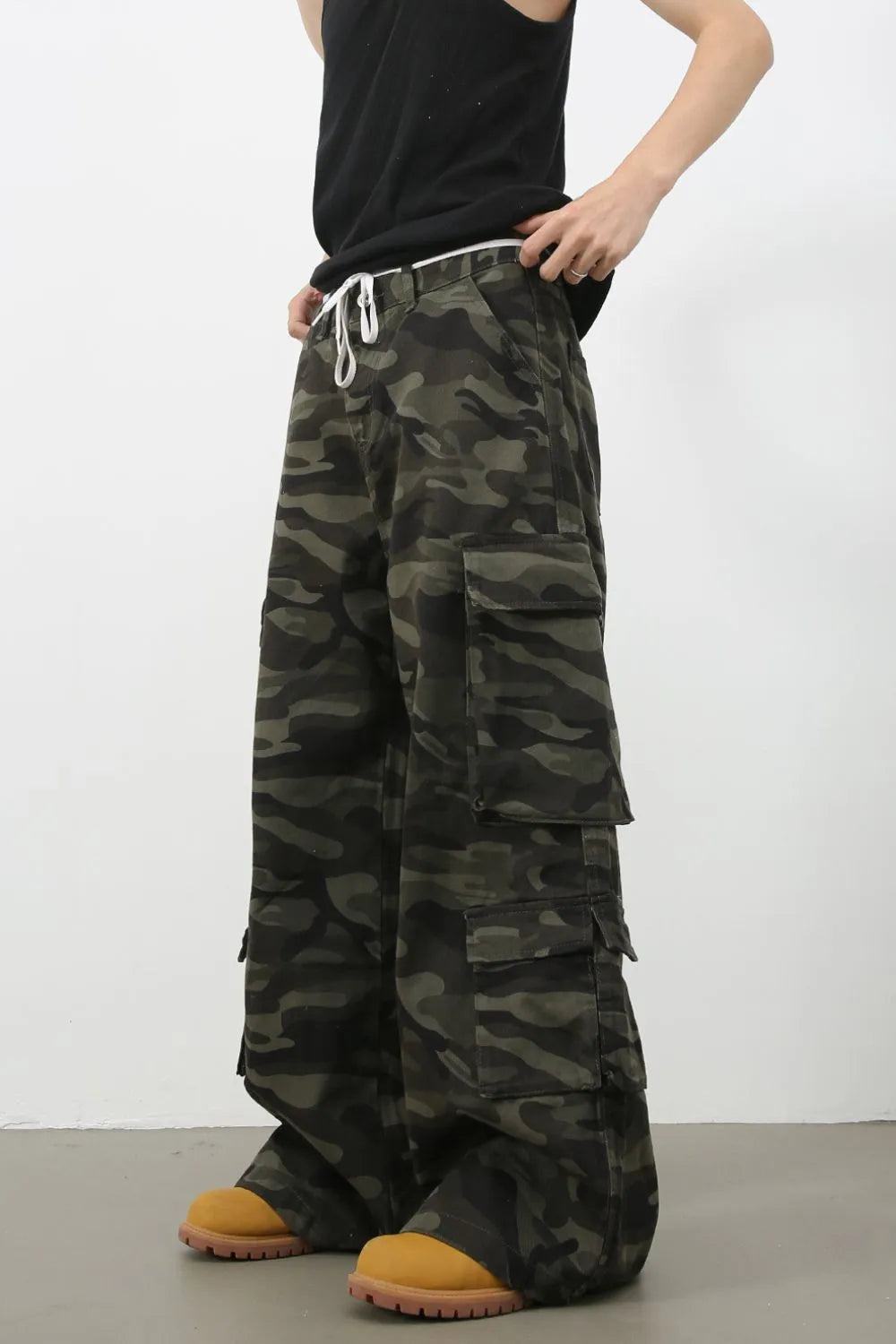 Men's Camouflage Wide Leg Jeans with Cargo Pockets - Farnelli