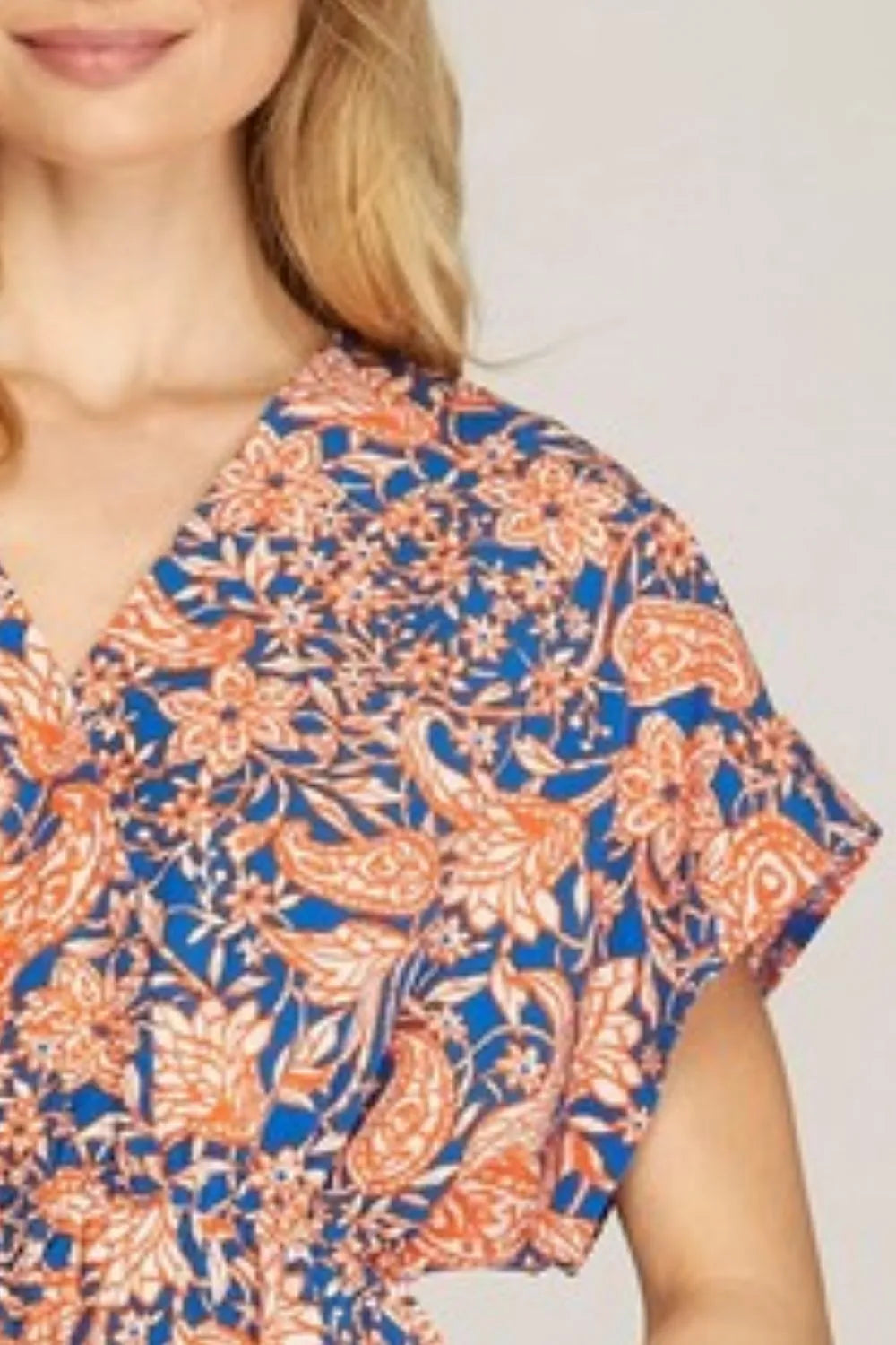 She + Sky Full Size Ruffled Hem Printed Surplice Kimono Sleeve Mini Dress Plus Size - Farnelli