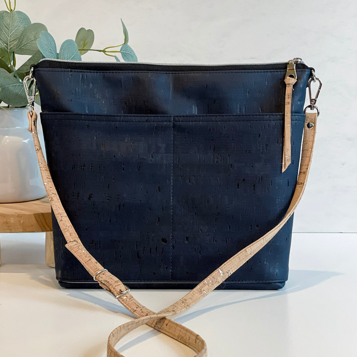Carry Courage VISIONARY crossbody bag in coal black, featuring a compact design and adjustable strap