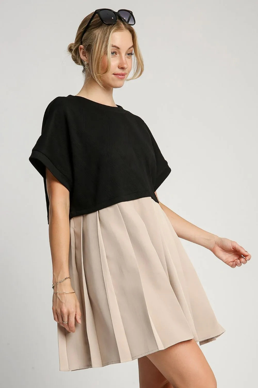 Umgee Full Size Round Neck Pleated Dress with Side Pockets Plus Size - Farnelli