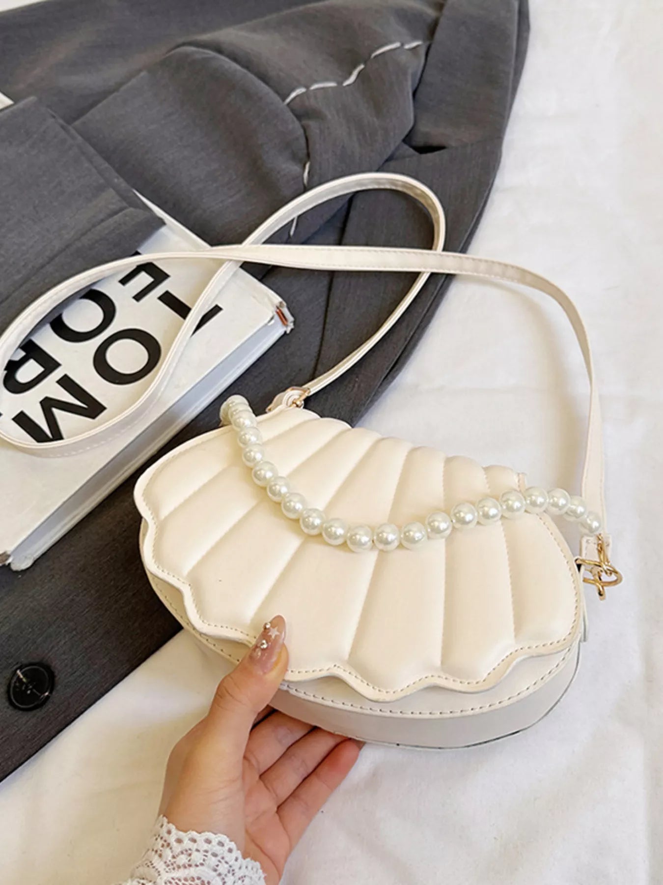 Shell-Shaped Pearl Decor Crossbody Bag - Farnelli