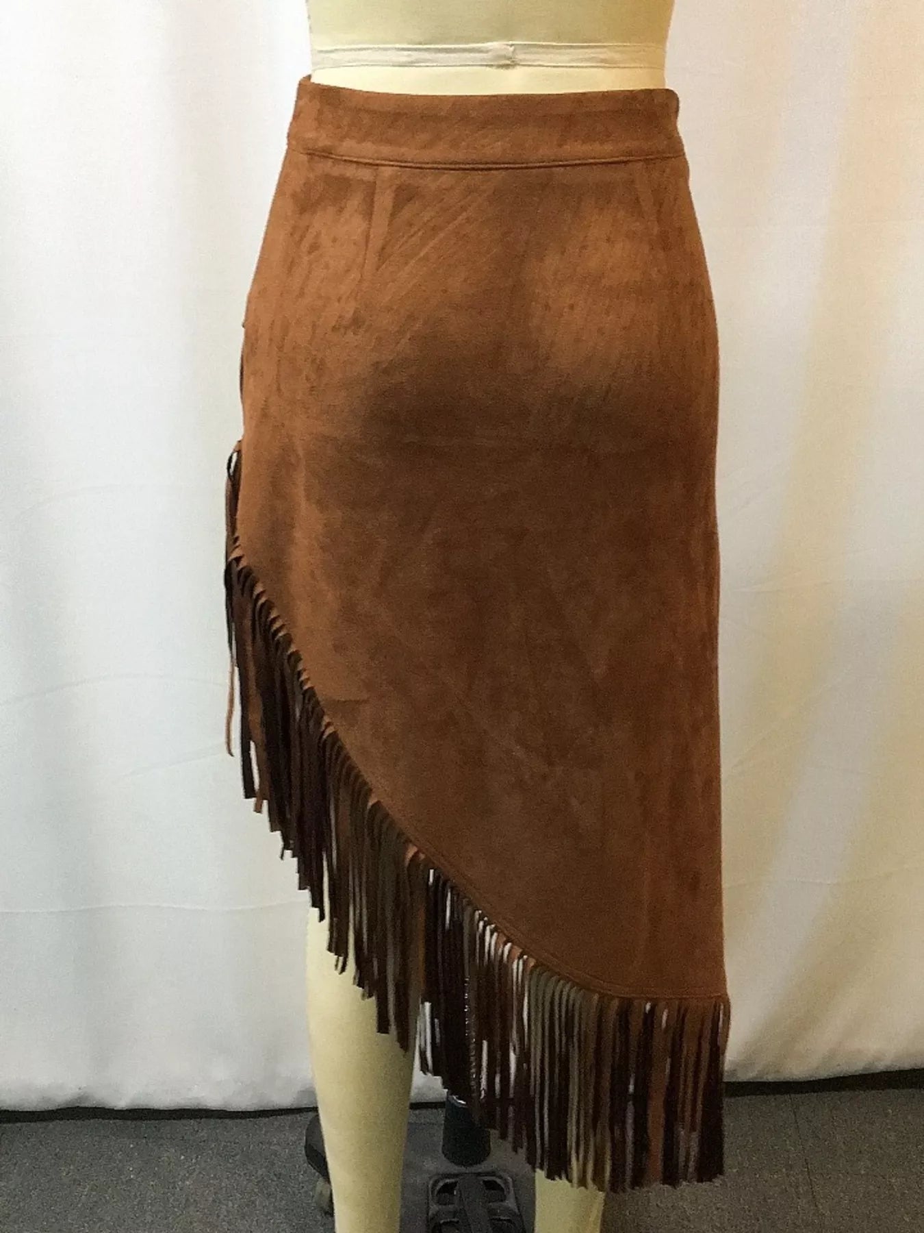 Full Size Suede Fringe Asymmetric Skirt Plus Size - Farnelli