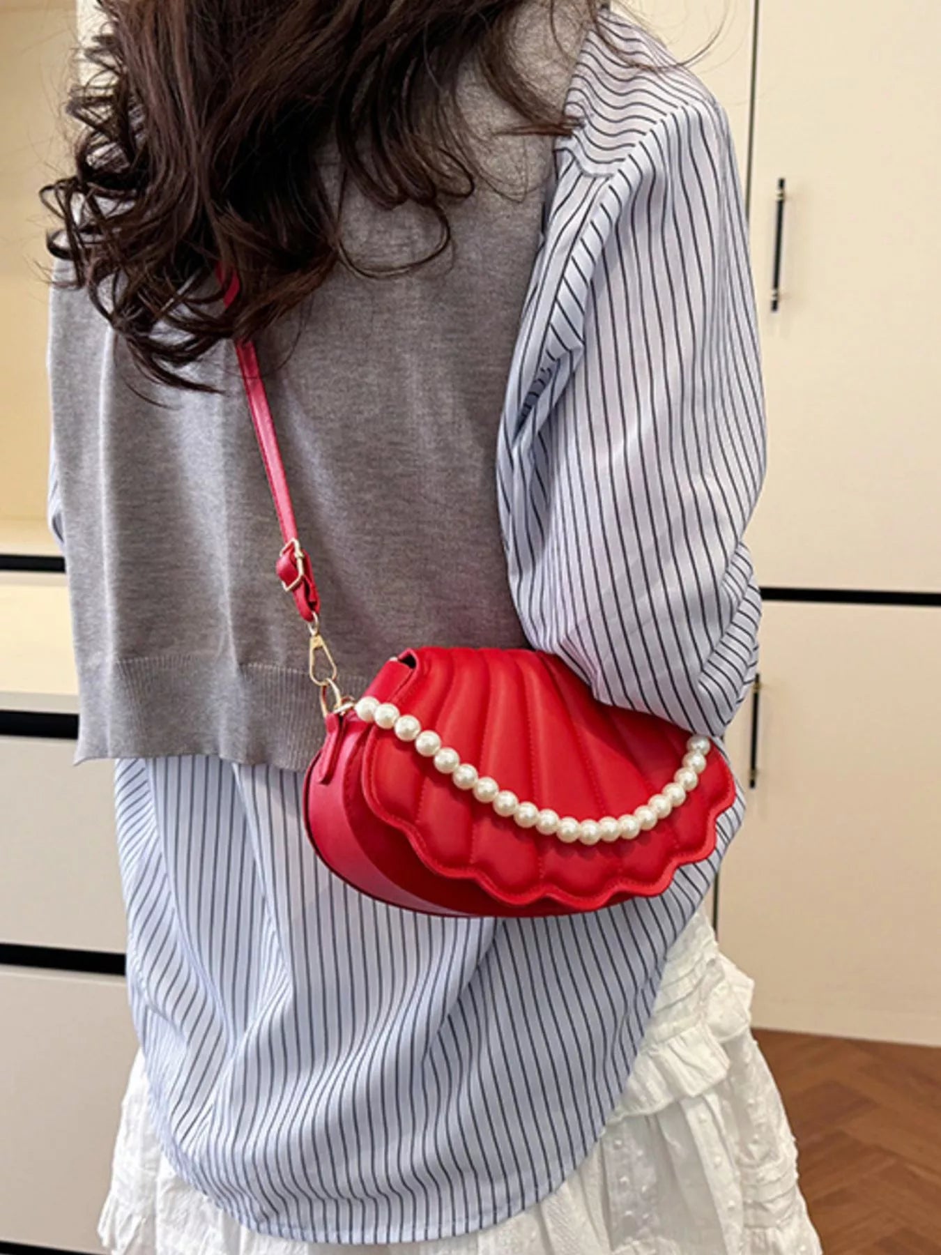 Shell-Shaped Pearl Decor Crossbody Bag - Farnelli
