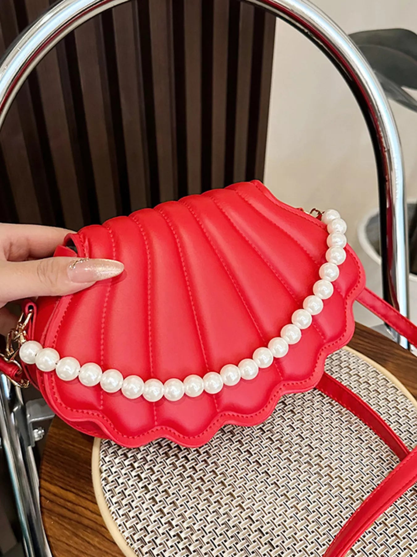 Shell-Shaped Pearl Decor Crossbody Bag - Farnelli