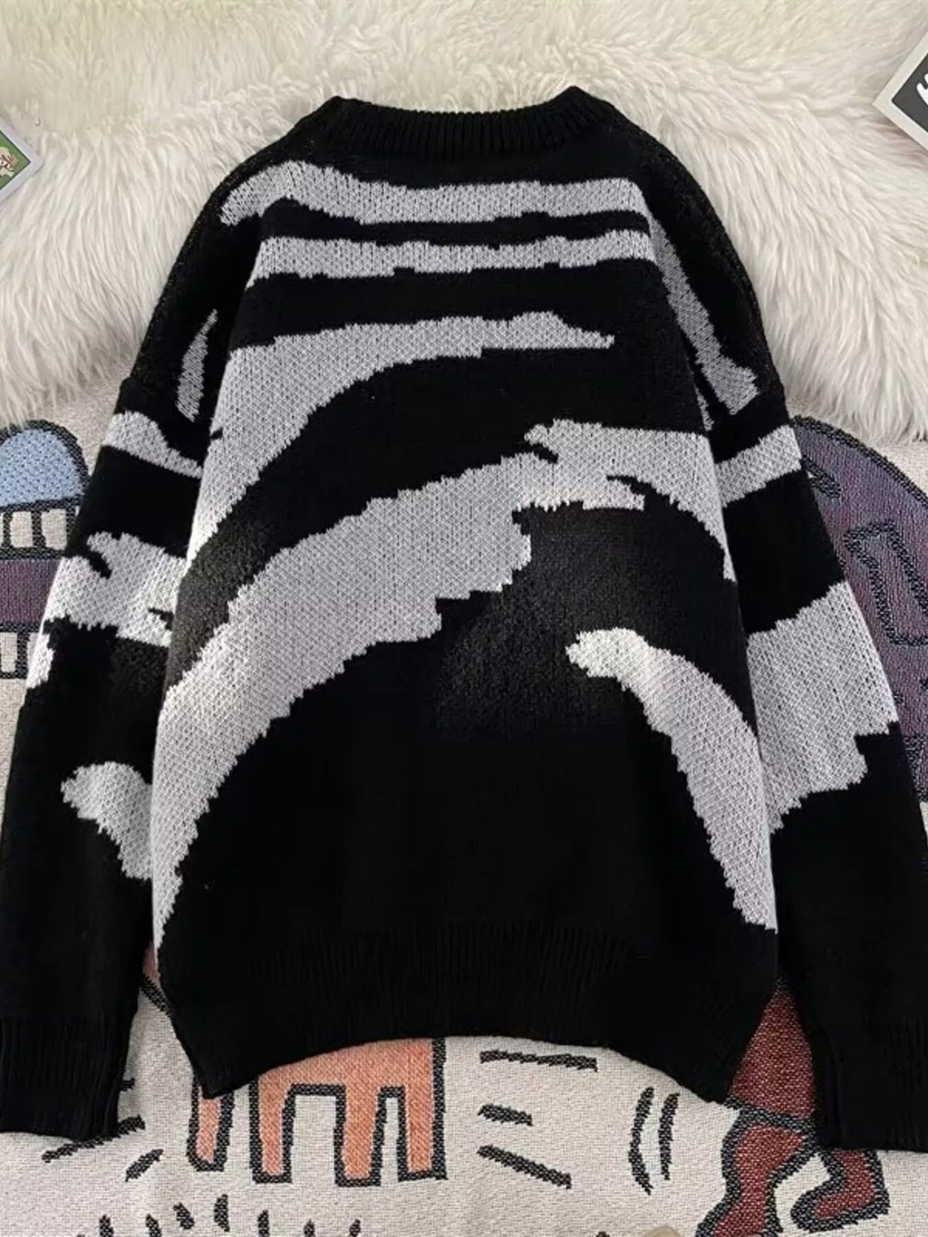 Men's Contrast Round Neck Sweater - Farnelli