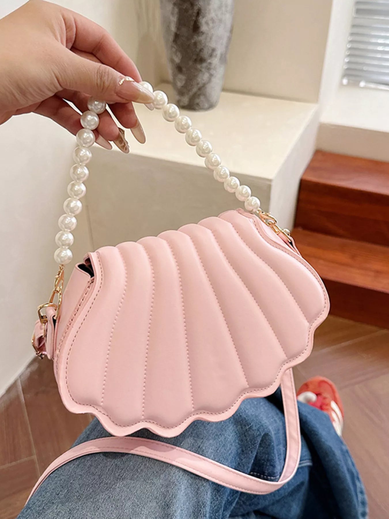 Shell-Shaped Pearl Decor Crossbody Bag - Farnelli
