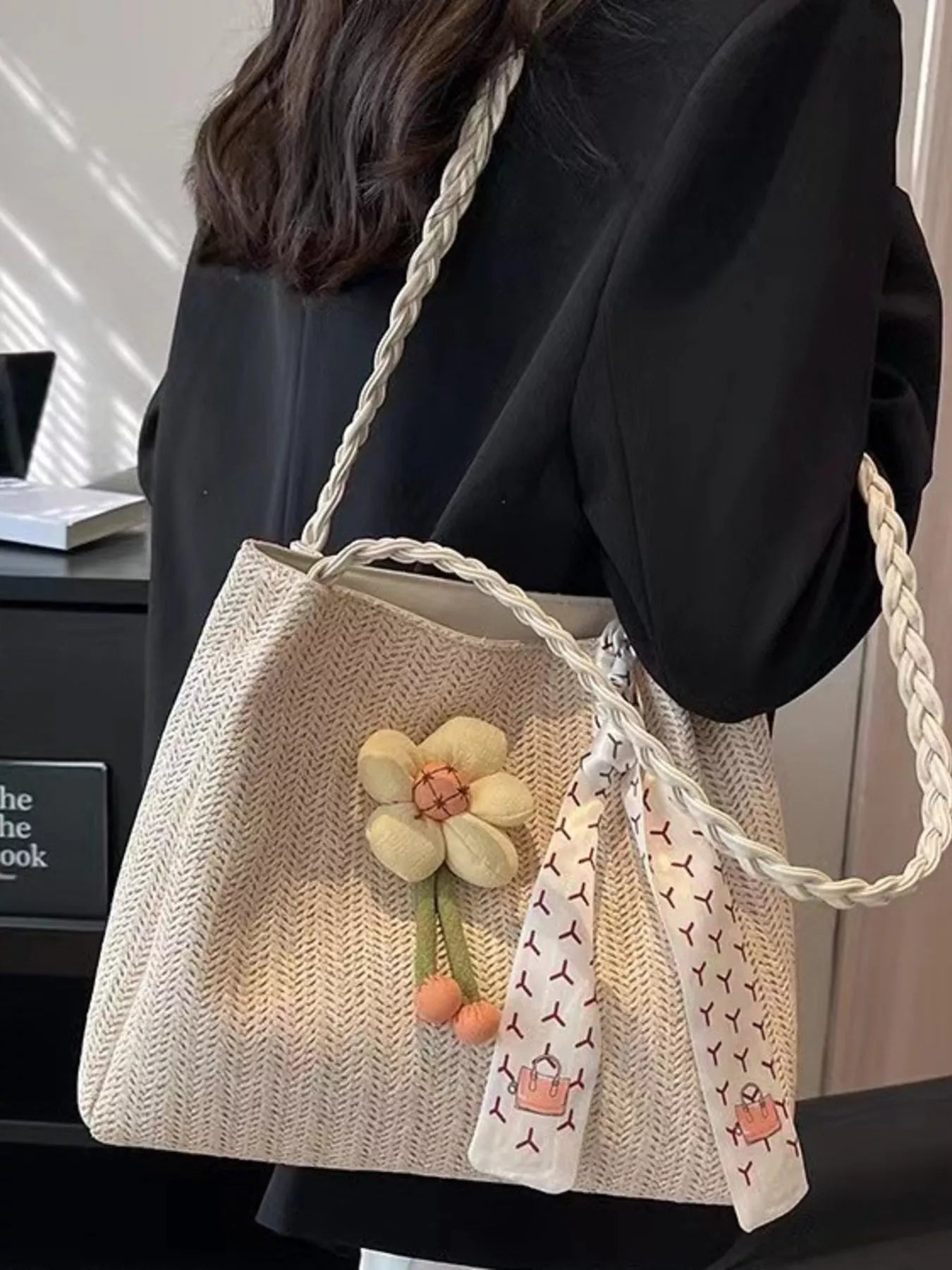Floral Decor Woven Straw Tote Bag - Farnelli