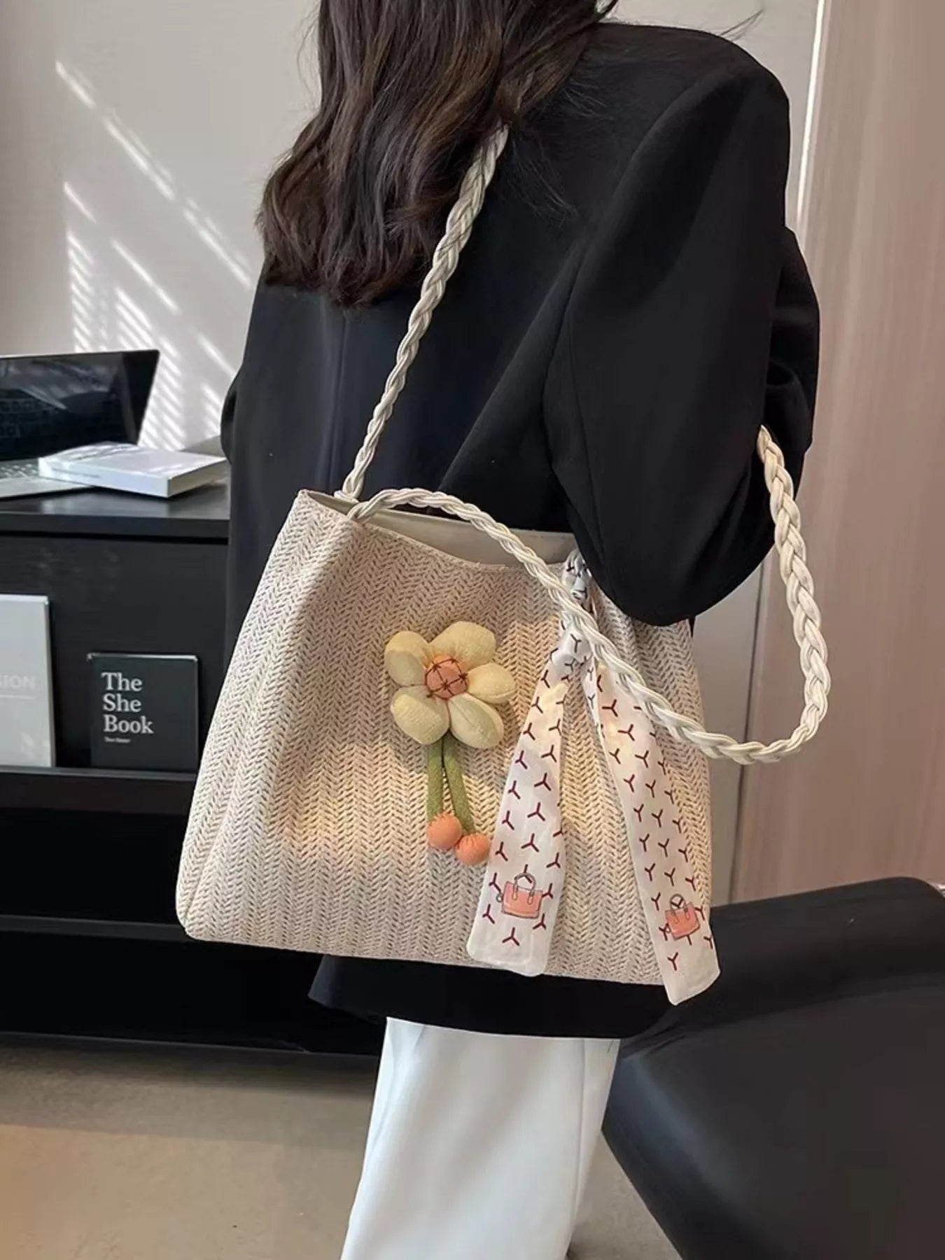 Floral Decor Woven Straw Tote Bag - Farnelli