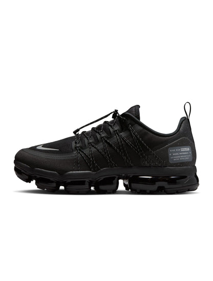 Nike men's Air Vapormax Run Utility sneakers in black with reflective silver accents, showcasing sporty footwear design.
