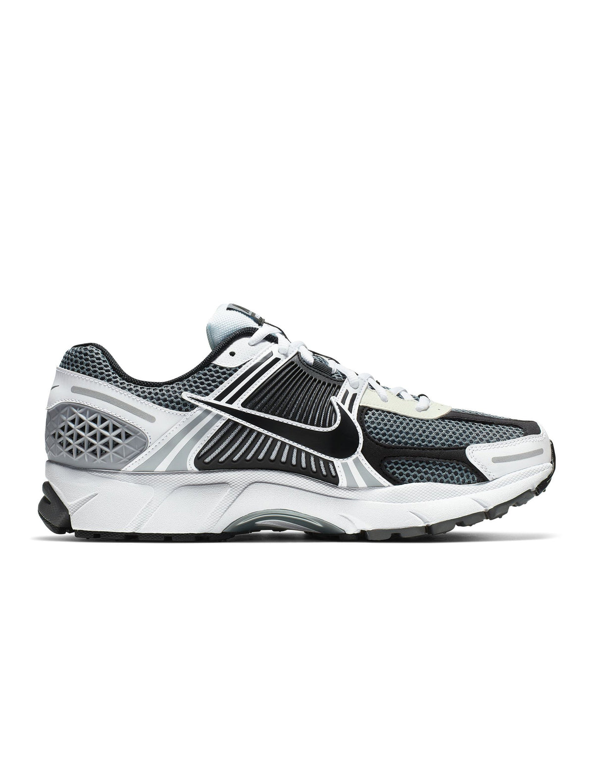 Men's Nike Zoom Vomero 5 SE SP sneakers in dark grey, side view.