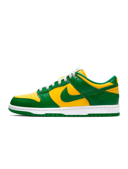 Nike Mens Dunk Low SP Pine Green sneaker in green and white leather, showcasing the stylish design and classic athletic look.