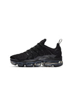 Nike Womens Air Vapormax Plus black-anthracite athletic sneakers for women, featuring a sleek design and breathable mesh in black and gray tones.