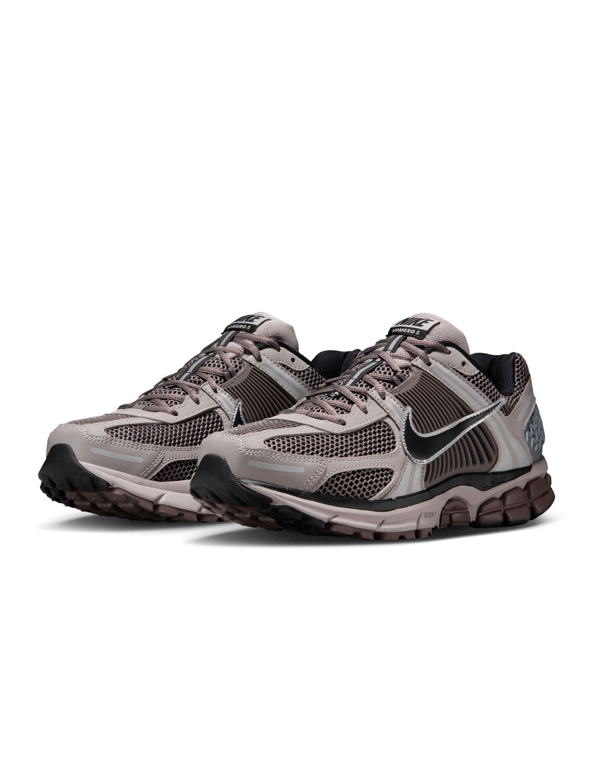 Men's Nike Zoom Vomero 5 running shoes in college grey, featuring a sleek design and breathable mesh upper.