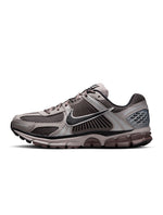 Nike men's Zoom Vomero 5 running shoes in College Grey with white accents, featuring breathable mesh and cushioned sole.
