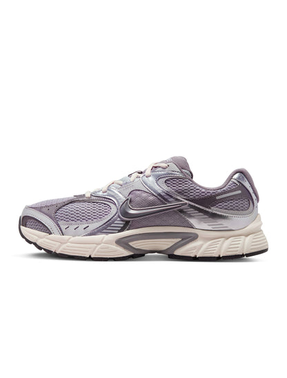 Nike men's V5 RNR sneakers in cement grey, side view