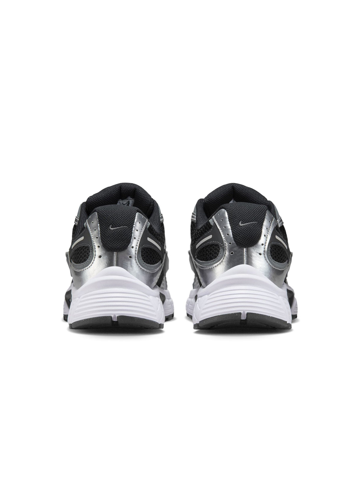 Nike Men’s V5 RNR black and smoke grey sneakers with lace-up design and cushioned sole