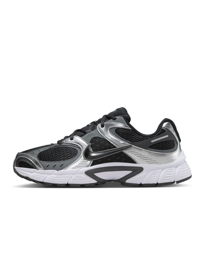 Black and smoke grey Nike Men’s V5 RNR sneakers, side view with sporty low-top design