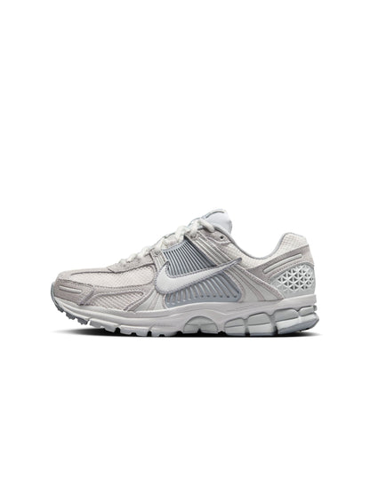 Nike Women's Zoom Vomero 5 running shoes in Pure Platinum, shown in a natural side view with white and silver accents.