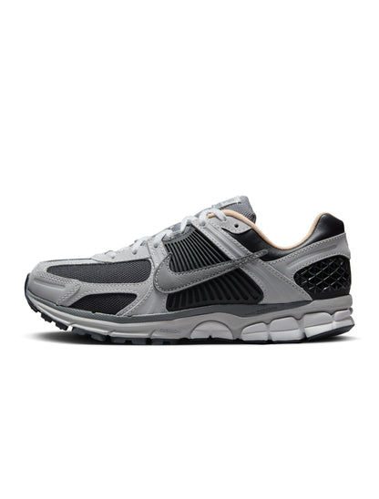 Nike men’s Zoom Vomero 5 sneakers in smoke grey, side view with layered mesh and suede panels