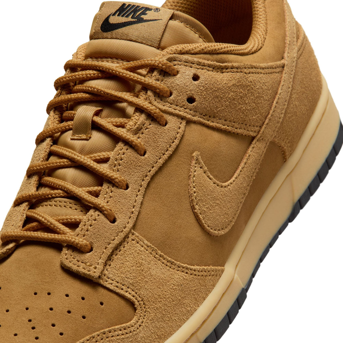 Denim Exchange Nike men's Dunk Low Retro SE sneakers in wheat with low-top design and classic color-blocked detailing