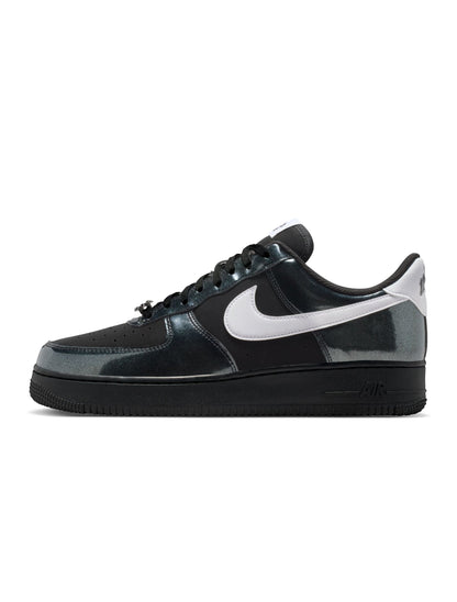 Nike men's Air Force 1 ’07 Lv8 sneakers in black and white