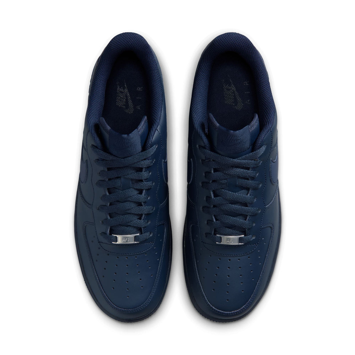 Men's Nike Air Force 1 '07 sneakers in Obsidian color, featuring a classic white midsole and navy blue leather upper.