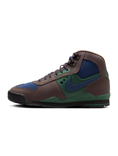 Mens Nike Air Baltoro SP hiking shoes in Baroque Brown featuring rugged design and durable materials for outdoor adventures.