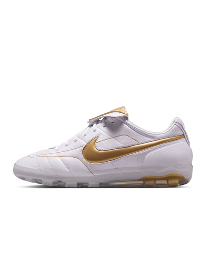 Nike men's Cryoshot Tiempo Legend R10 OG white footwear, side view sneaker image