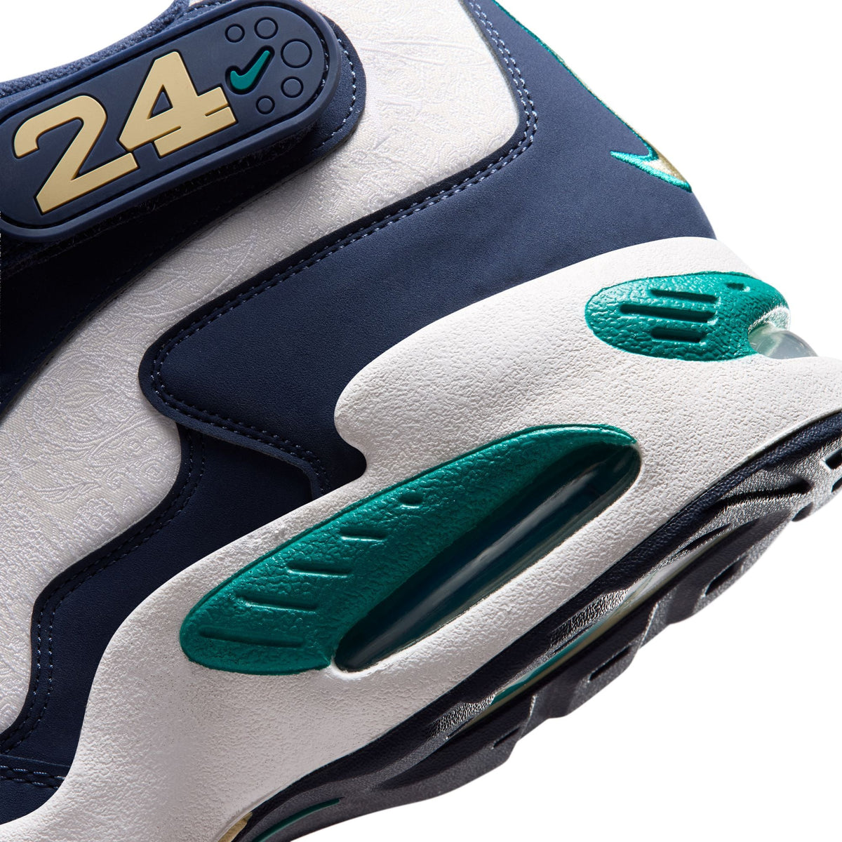 Nike men's Air Griffey Max 1 HBCU Swingman classic sneakers in navy and white, featuring Nike branding and athletic design.