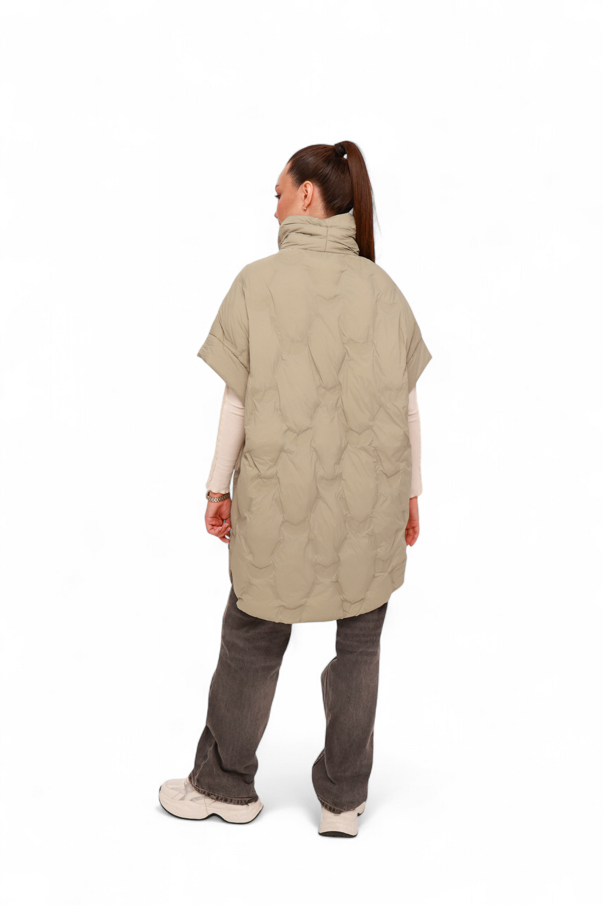 Alaska Outerwear Company Vans light insulated vest, quilted design with zip front and sleeveless fit