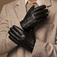 Benjamin (black) – Thick goatskin leather gloves with warm lambswool lining & touchscreen feature